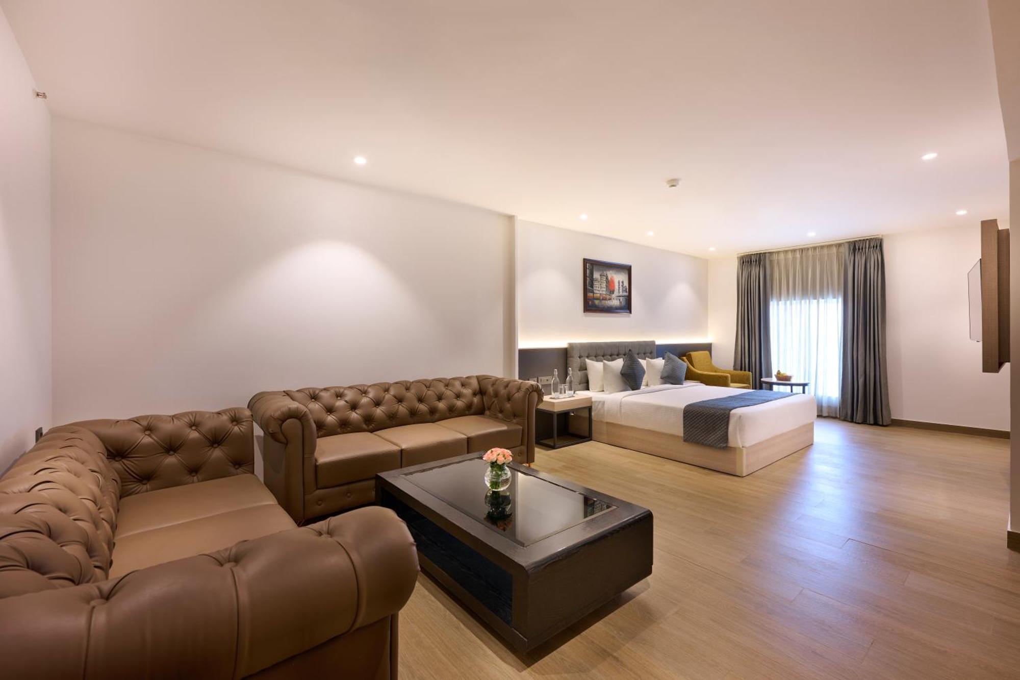 Delite Sarovar Portico Faridabad Exterior photo