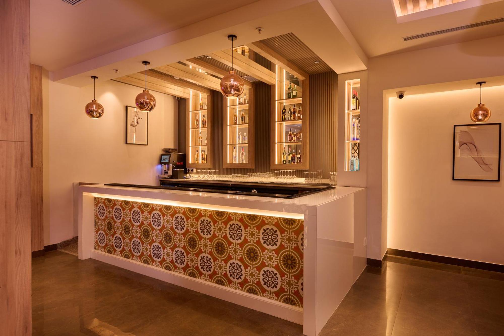 Delite Sarovar Portico Faridabad Exterior photo