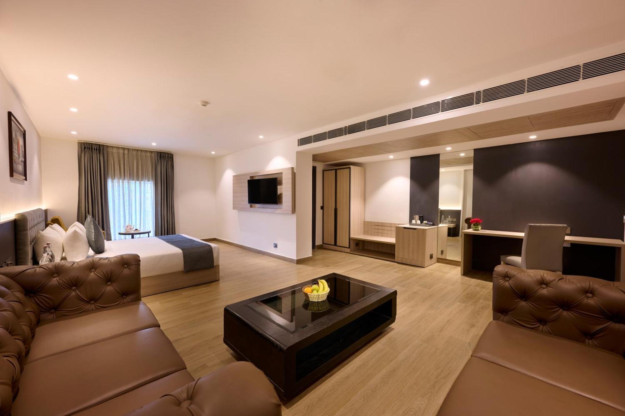 Delite Sarovar Portico Faridabad Exterior photo