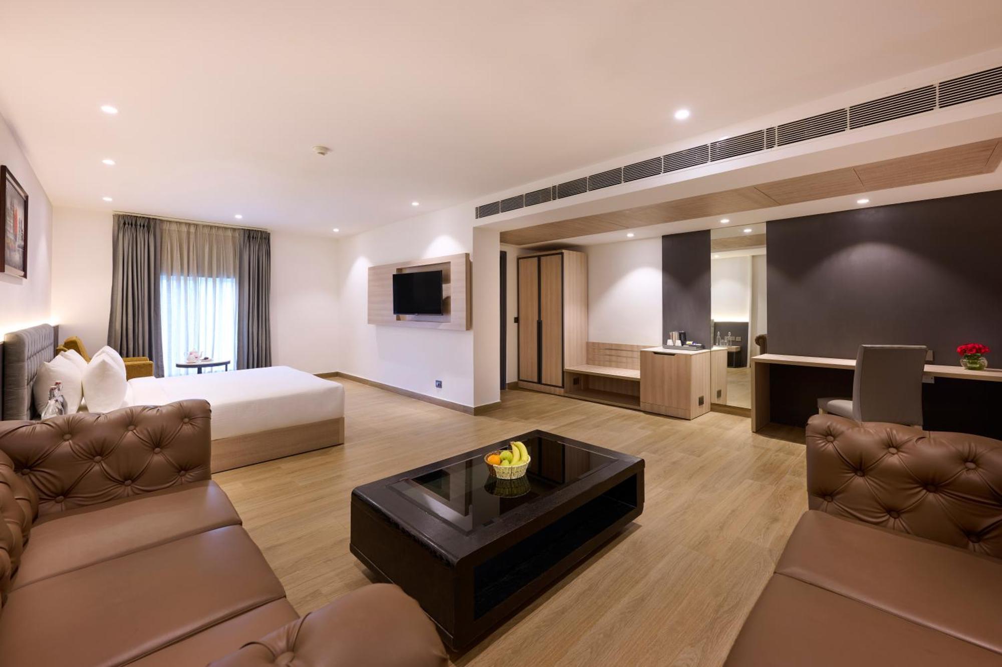 Delite Sarovar Portico Faridabad Exterior photo