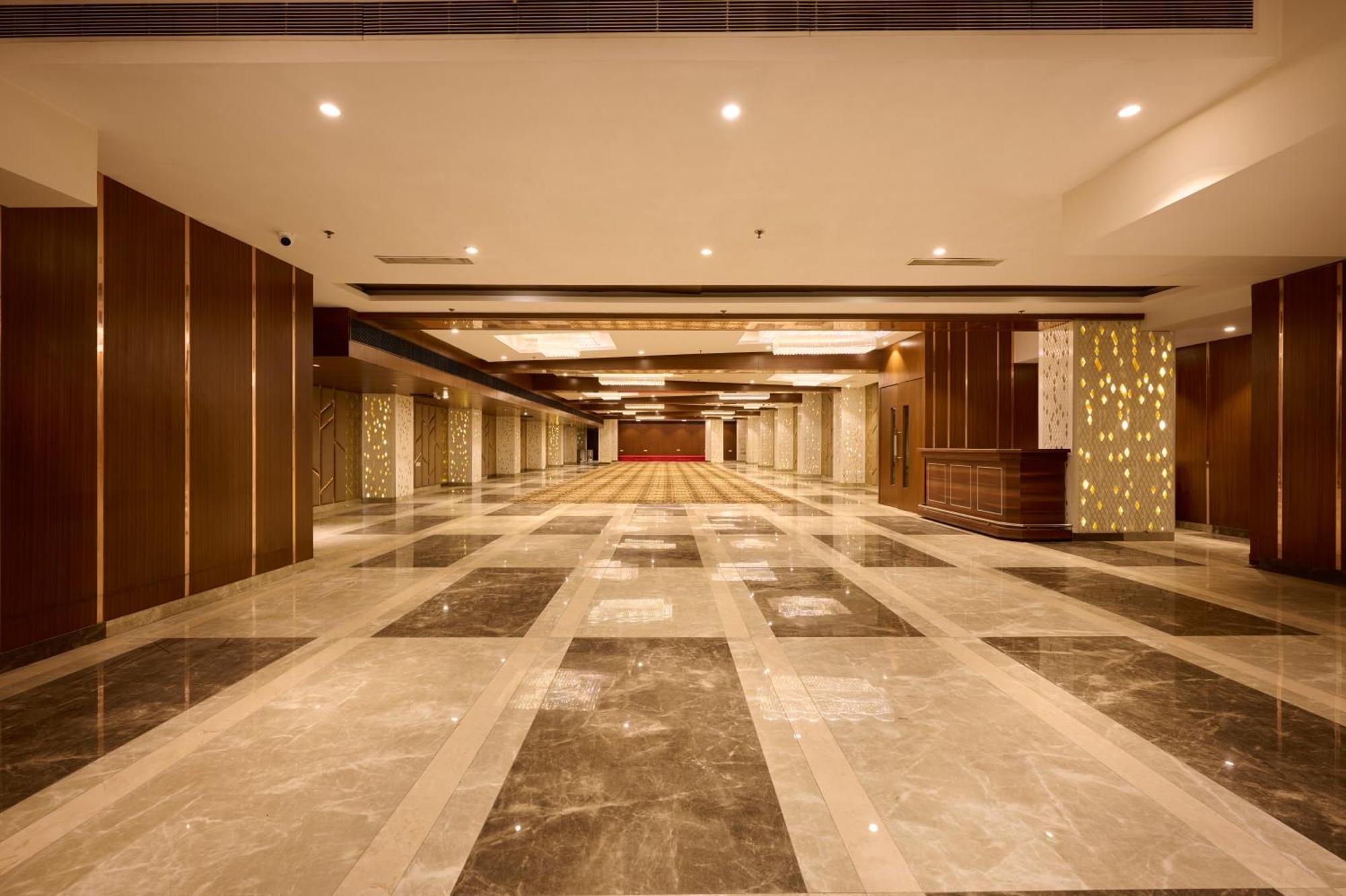Delite Sarovar Portico Faridabad Exterior photo