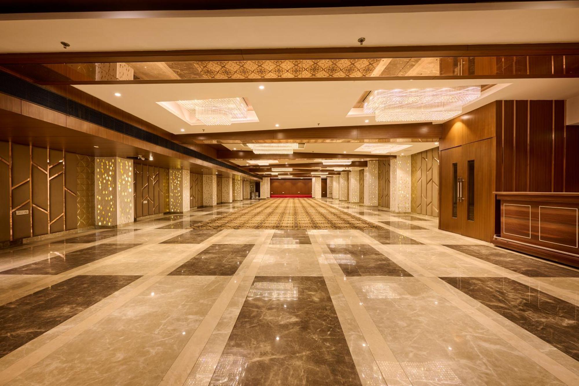 Delite Sarovar Portico Faridabad Exterior photo